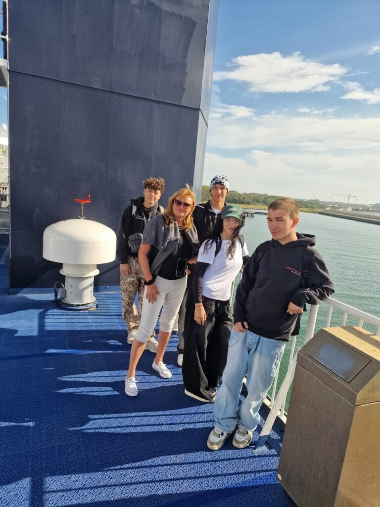 543e518d 4d0e 4990 a144 8b55da5e07f0