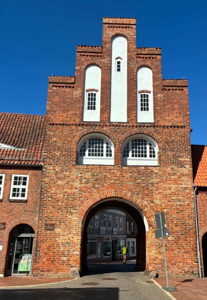 84EC90A0 75BE 4B99 9D8F D179764A93D7